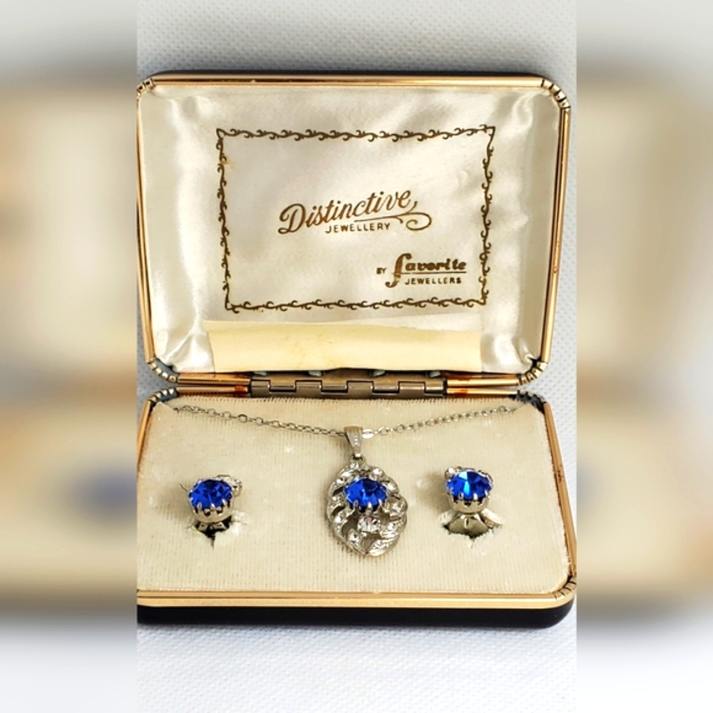 Vtg. Set Necklace and Clip-on Earrings by Distinctive Vintage